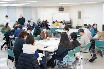 福山市公園緑地課が公開する「春日池公園パークライフビジョン2023」関連ページに掲載された、ワークショップ当日の公園内の様子