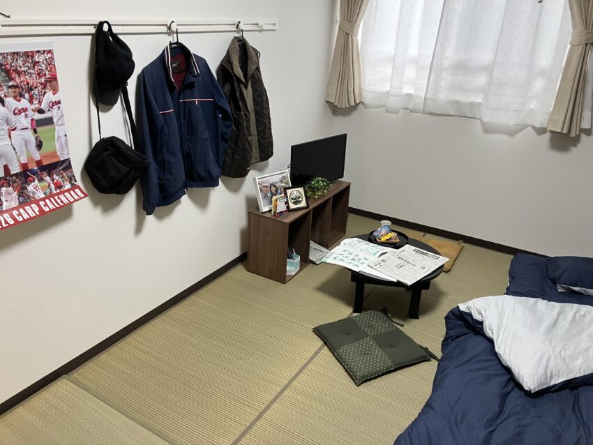 和風モデルルーム。畳・ローテーブル・座布団、介護用ベッド等が写る公式スタッフブログ掲載写真。