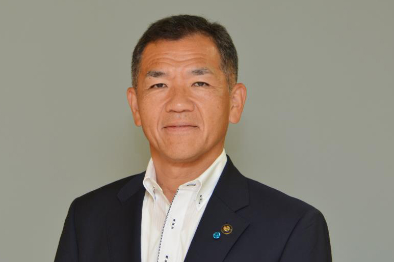 枝広直幹福山市長のポートレート（報道掲載写真）。