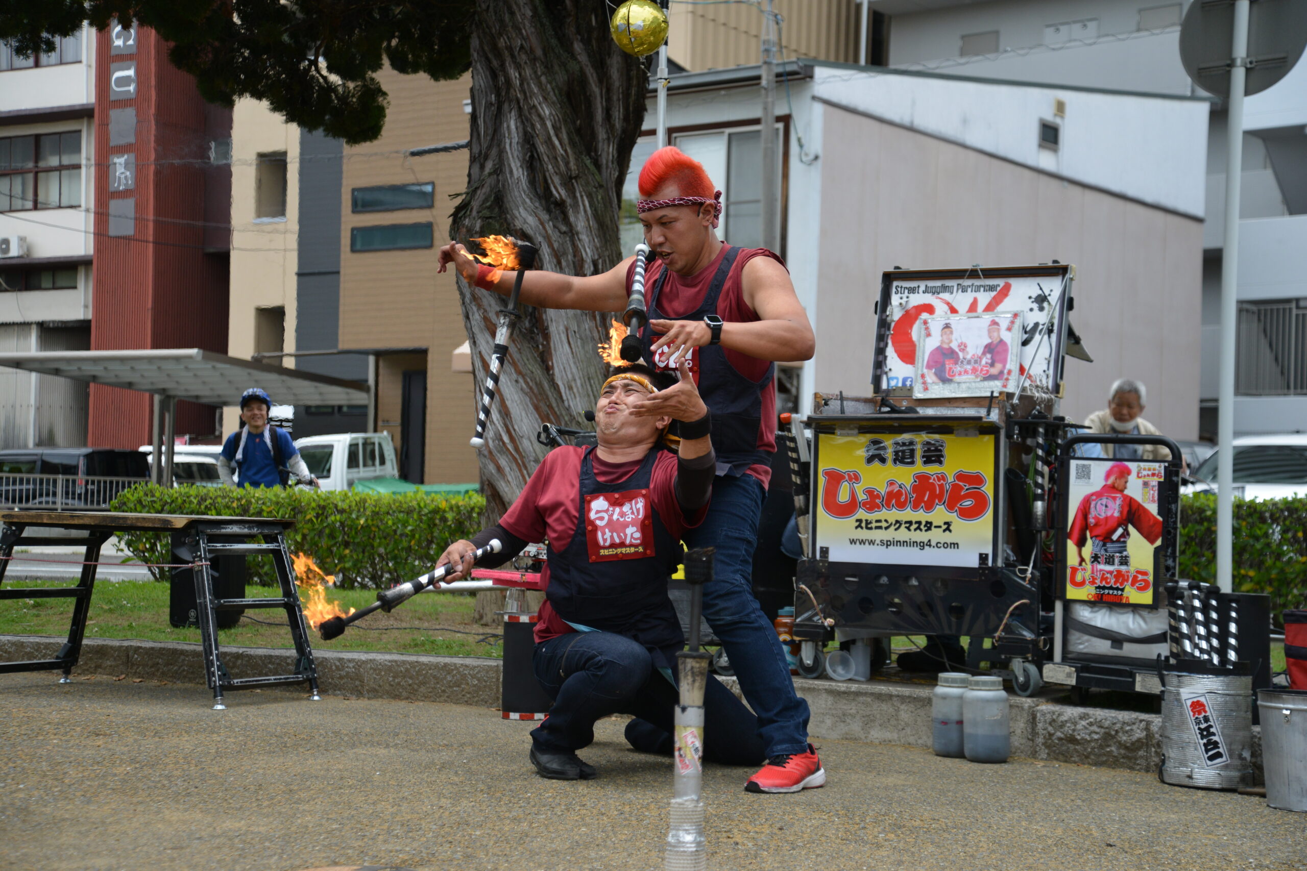 過去年のふくやま大道芸における街角パフォーマンス(スピニング)の公式掲載写真