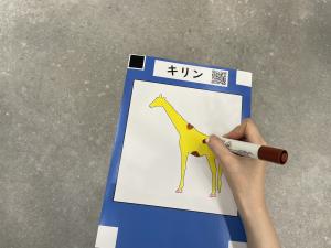 子どもが描いた動物がデジタル映像の中で動き出す「おえかきパラダイス」の公式イメージ。創作と映像体験をつなぐ内容を示す