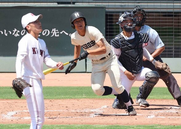 中国新聞が掲載した2026年夏の高校野球広島大会決勝進出の写真。広島商と福山による21年ぶりの公立校対決を地域報道の視点で伝える